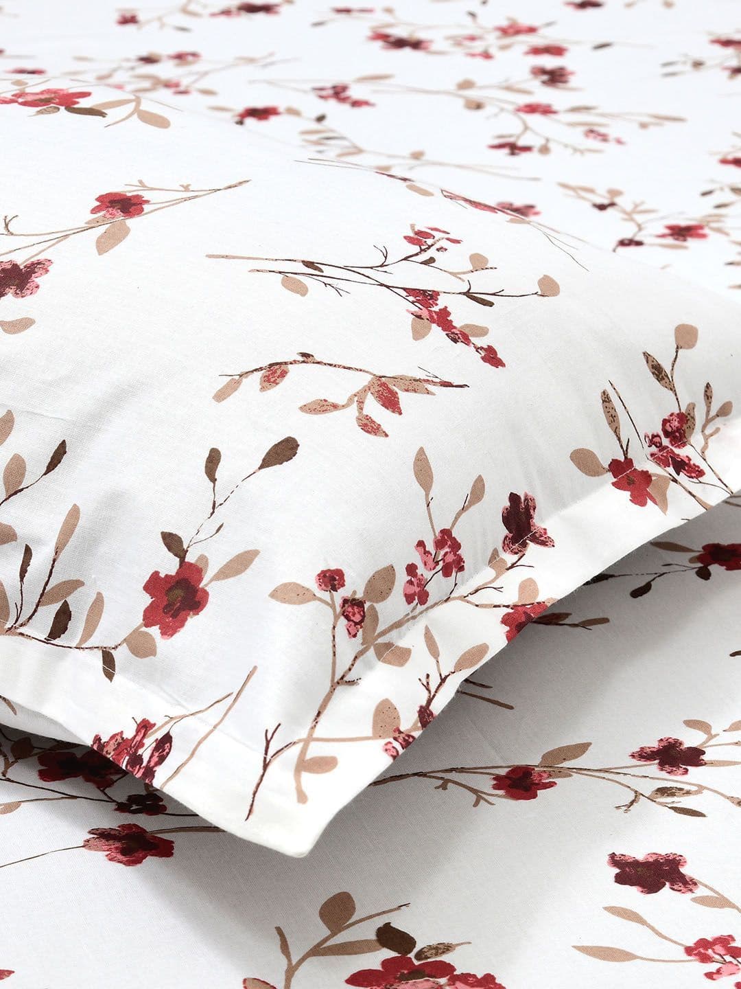 haus & kinder 144 TC Floral Printed Queen Bedsheet with 2 Pillow Covers thumbnail 3