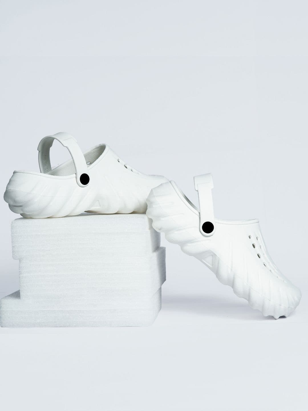 The Roadster Lifestyle Co Men Self Design Clogs - view 1