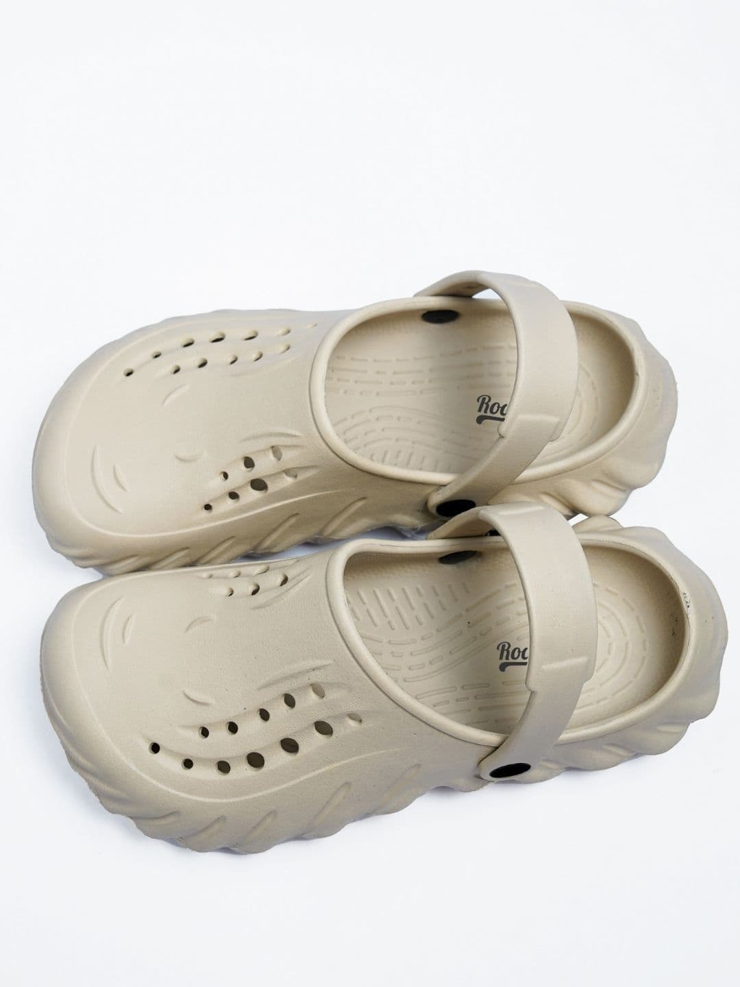 The Roadster Lifestyle Co. Men Self Design Clogs thumbnail 3
