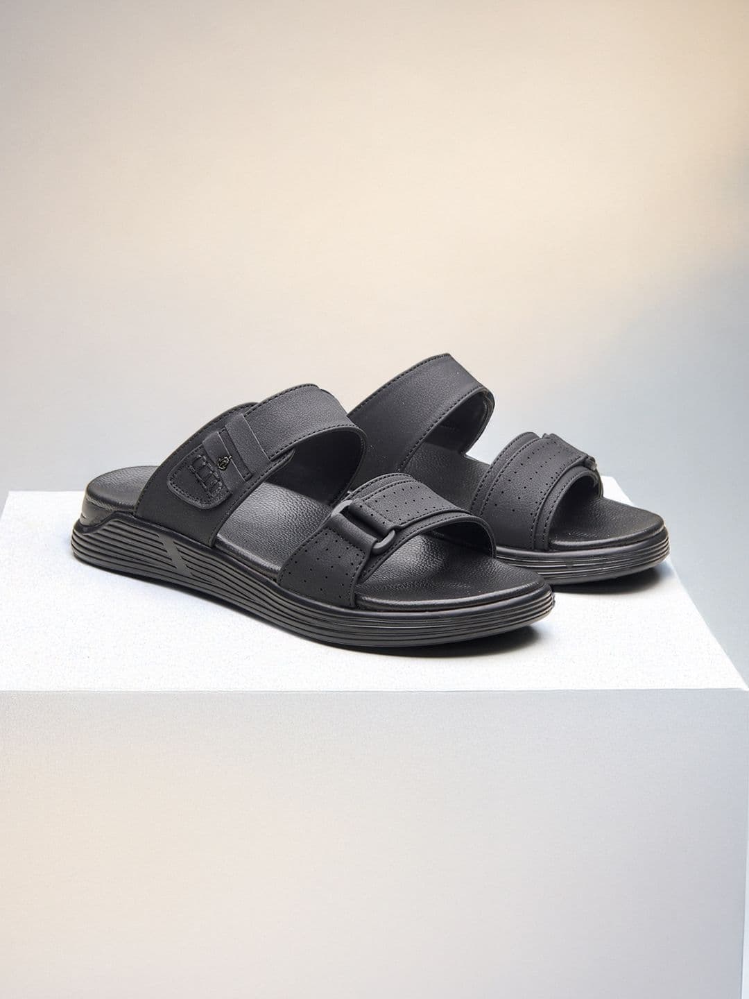 MICHAEL ANGELO Men Casual Buckle Comfort Sandals - view 1