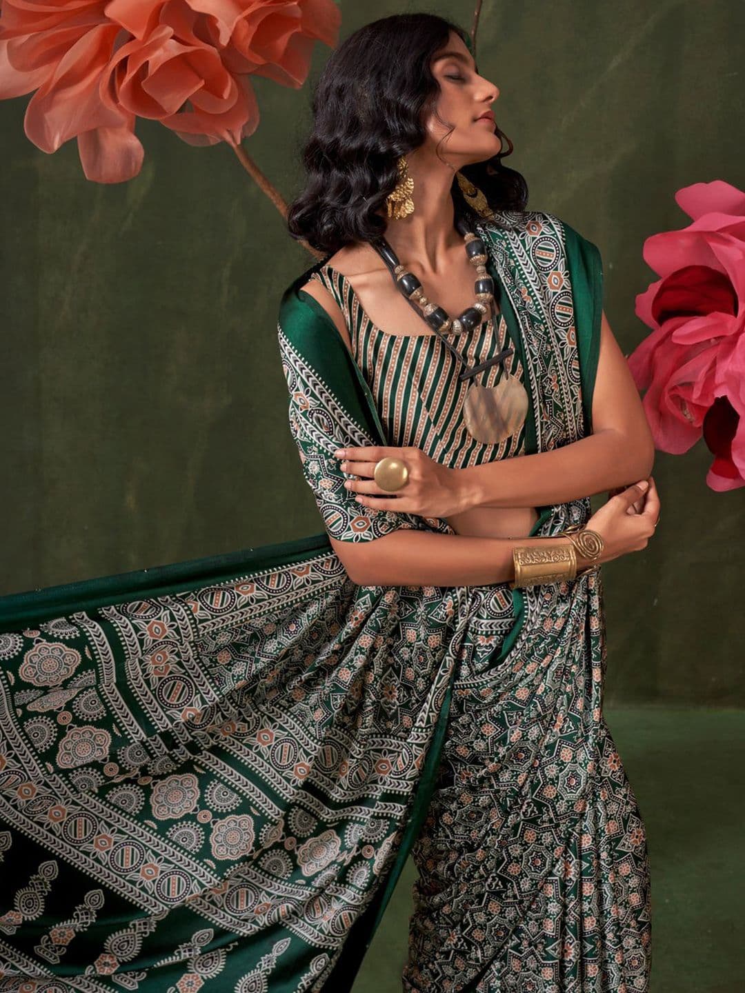 Mitera Ethnic Motifs Ajrak Block Print Saree thumbnail 5