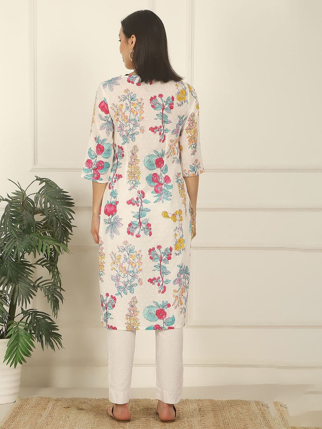 W Floral Printed Thread Work Notch Neck Straight Kurta thumbnail 5