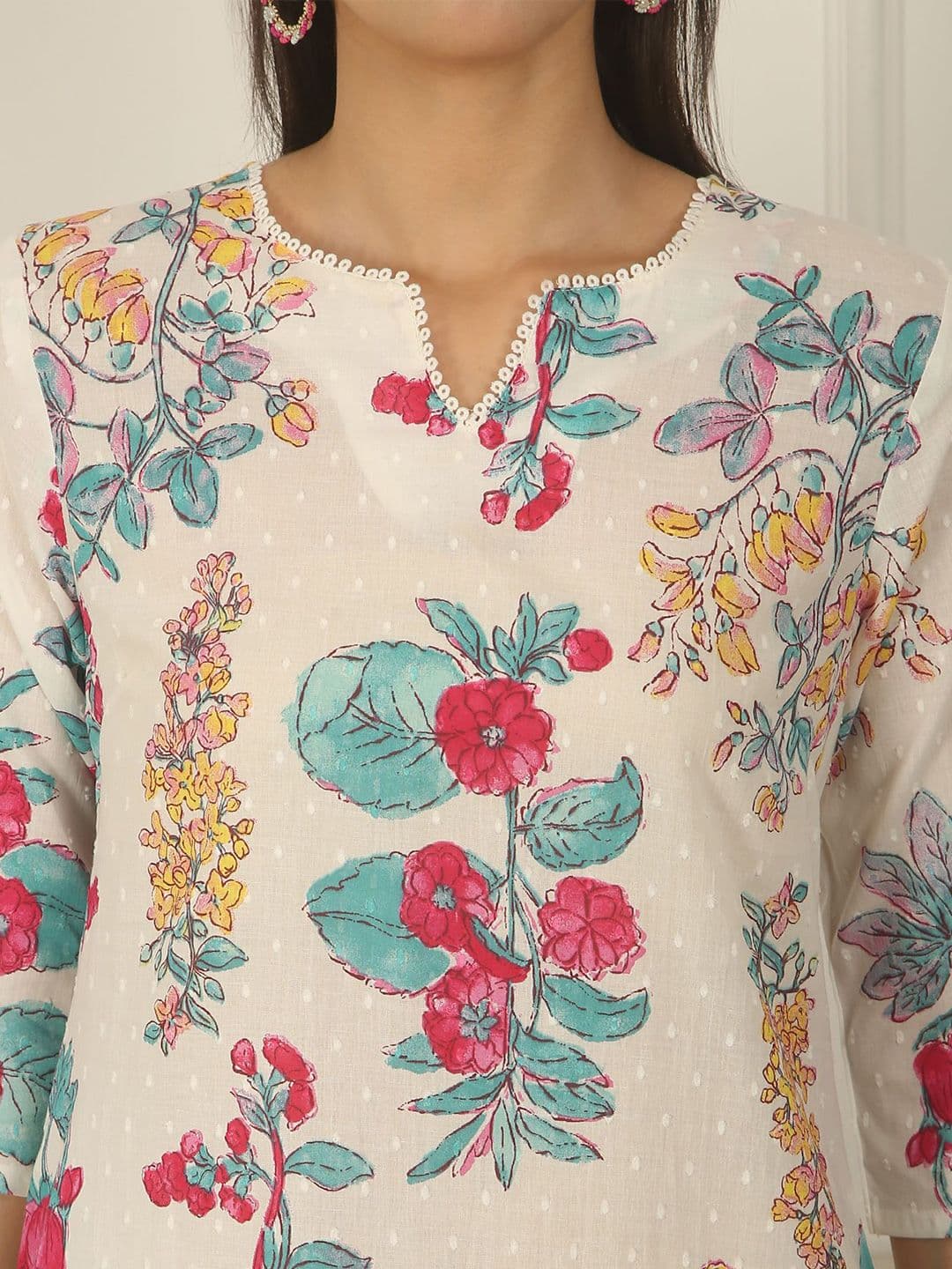W Floral Printed Thread Work Notch Neck Straight Kurta thumbnail 6