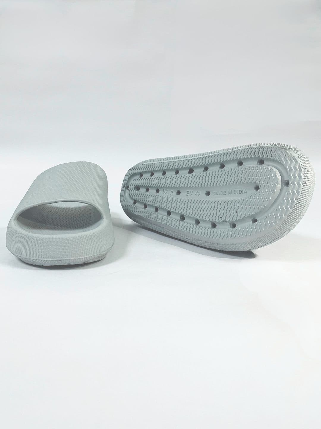 The Roadster Lifestyle Co. Men Textured Sliders thumbnail 5