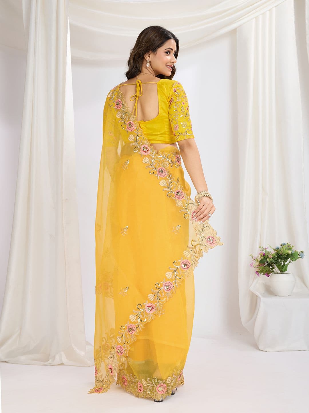HERE&NOW Floral Embroidered Organza Saree thumbnail 3