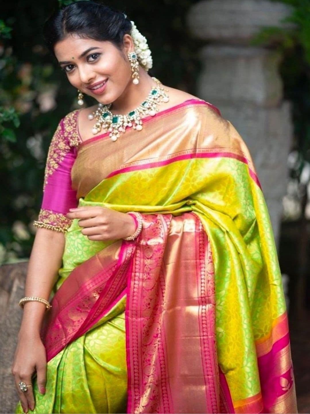 all about you Woven Design Zari Silk Blend Heavy Work Kanjeevaram Saree thumbnail 5