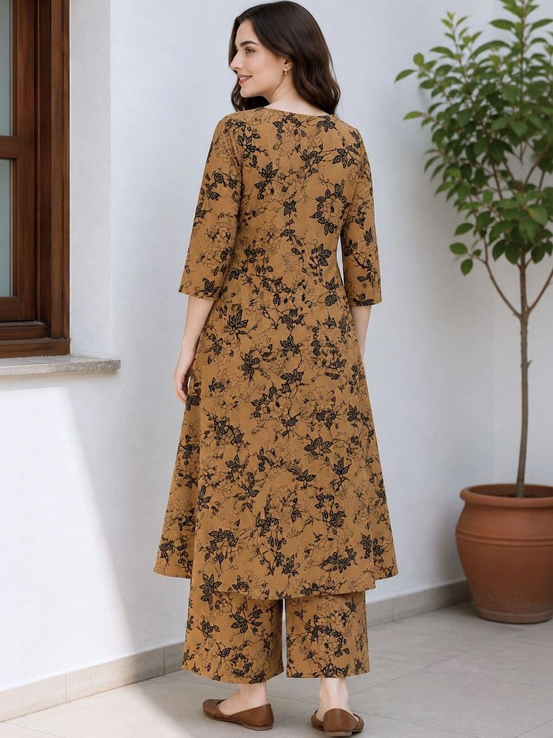 NEW ETHNIC 4 YOU Women Floral Printed Regular Kurta with Trousers thumbnail 5
