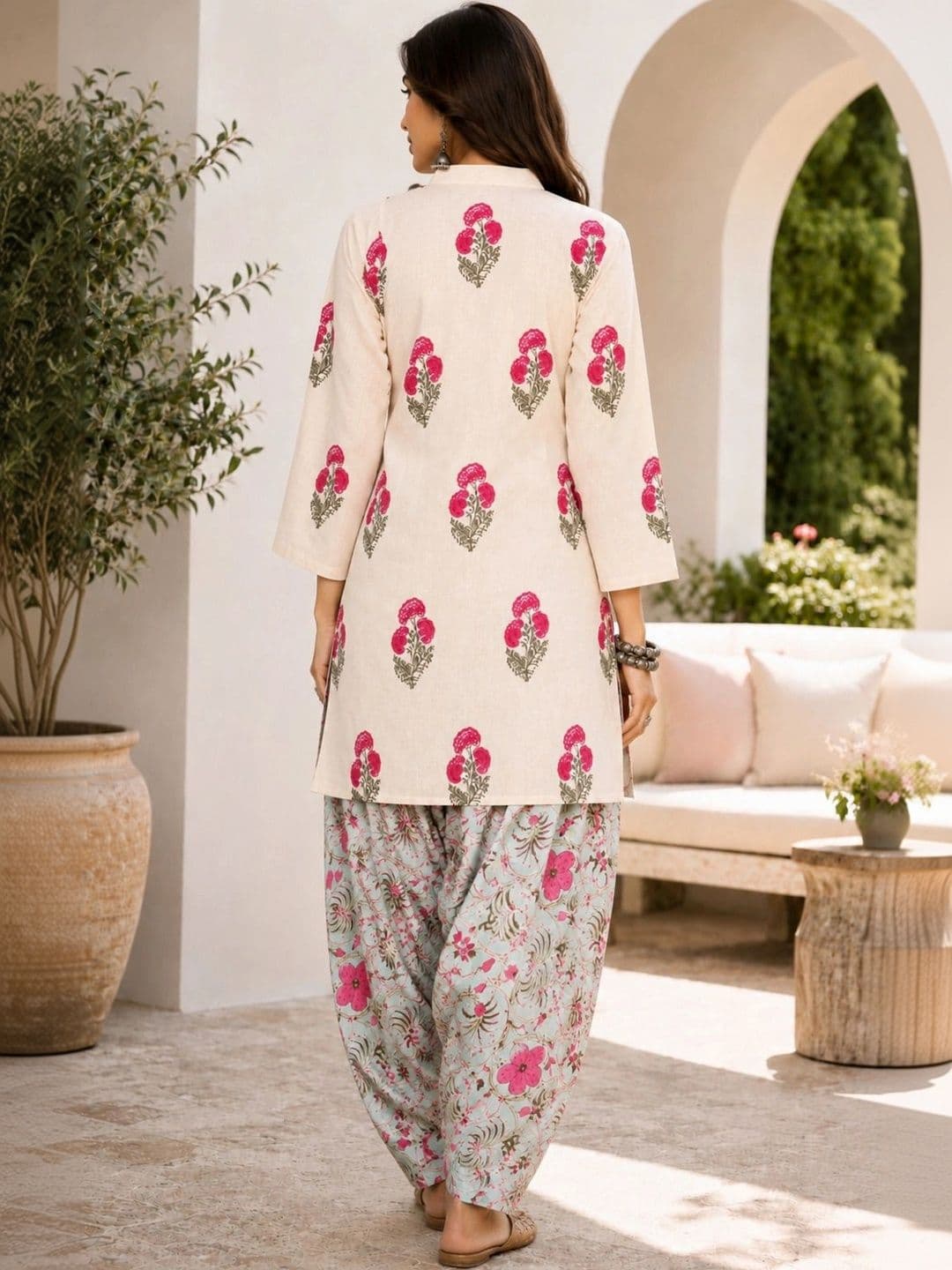 AAYUFAB Women Floral Printed Regular Pure Cotton Kurta with Patiala thumbnail 3