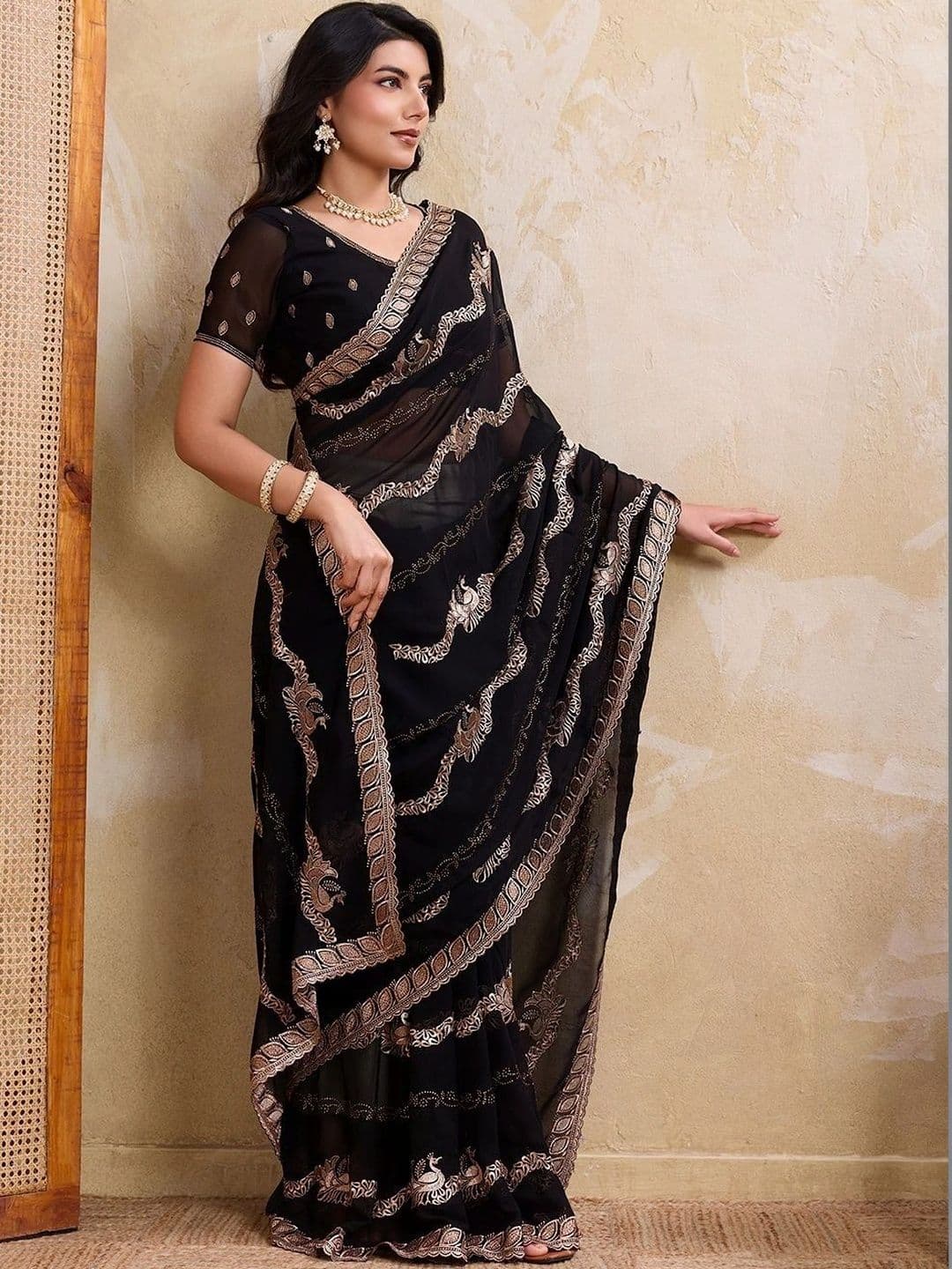 Leelavati Woven Design Embroidered Pure Chiffon Saree thumbnail 3