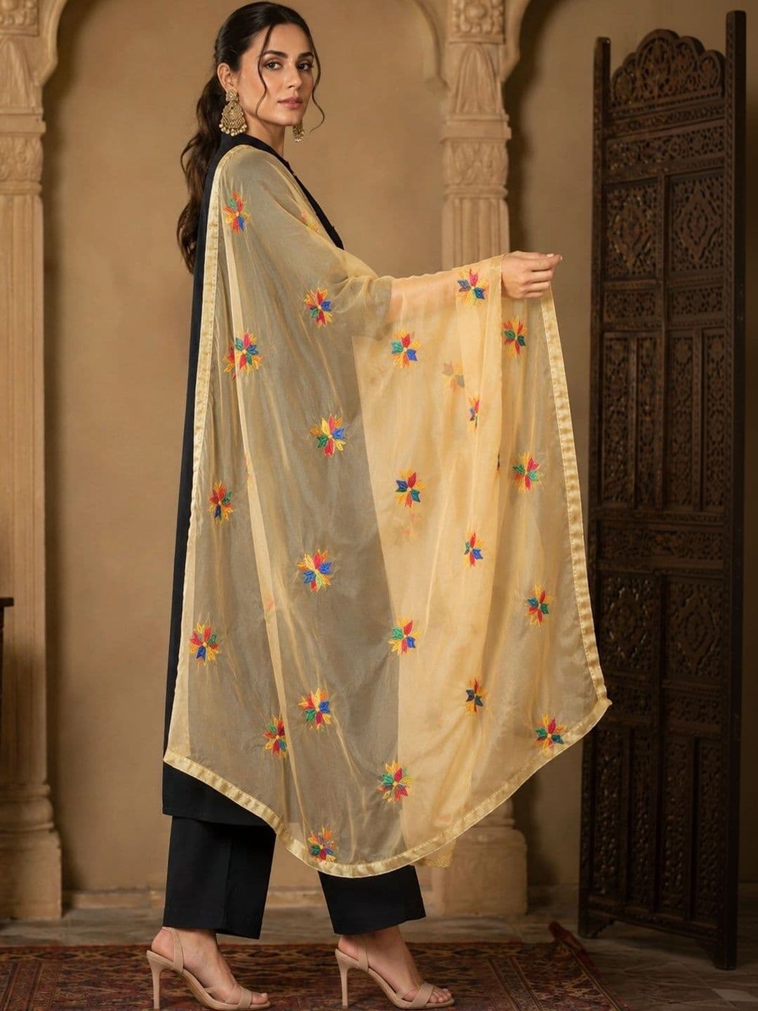 STUTI FASHION Ethnic Motifs Embroidered Dupatta with Thread Work thumbnail 2