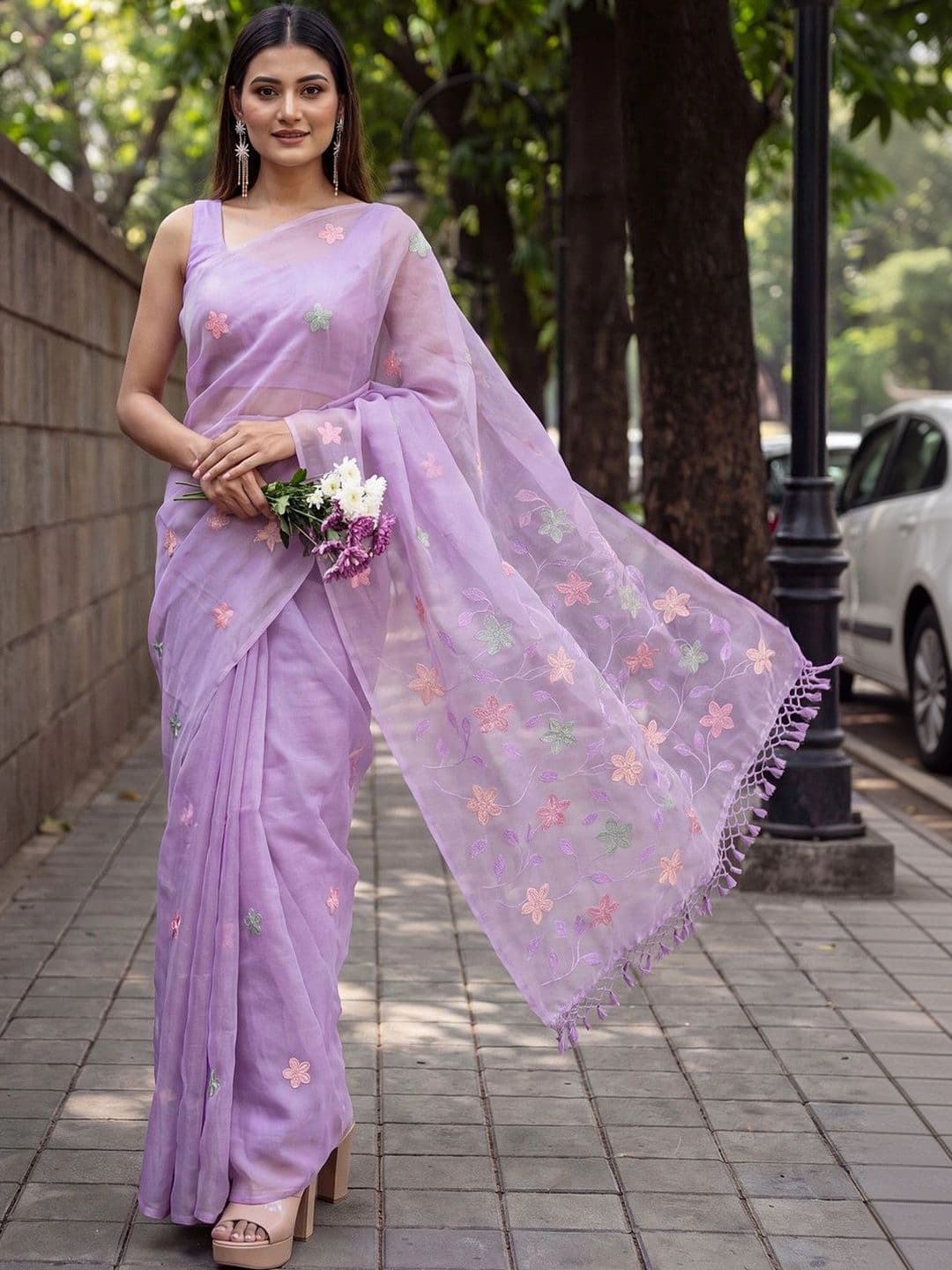 Sangria Floral Tissue Designer Saree thumbnail 4