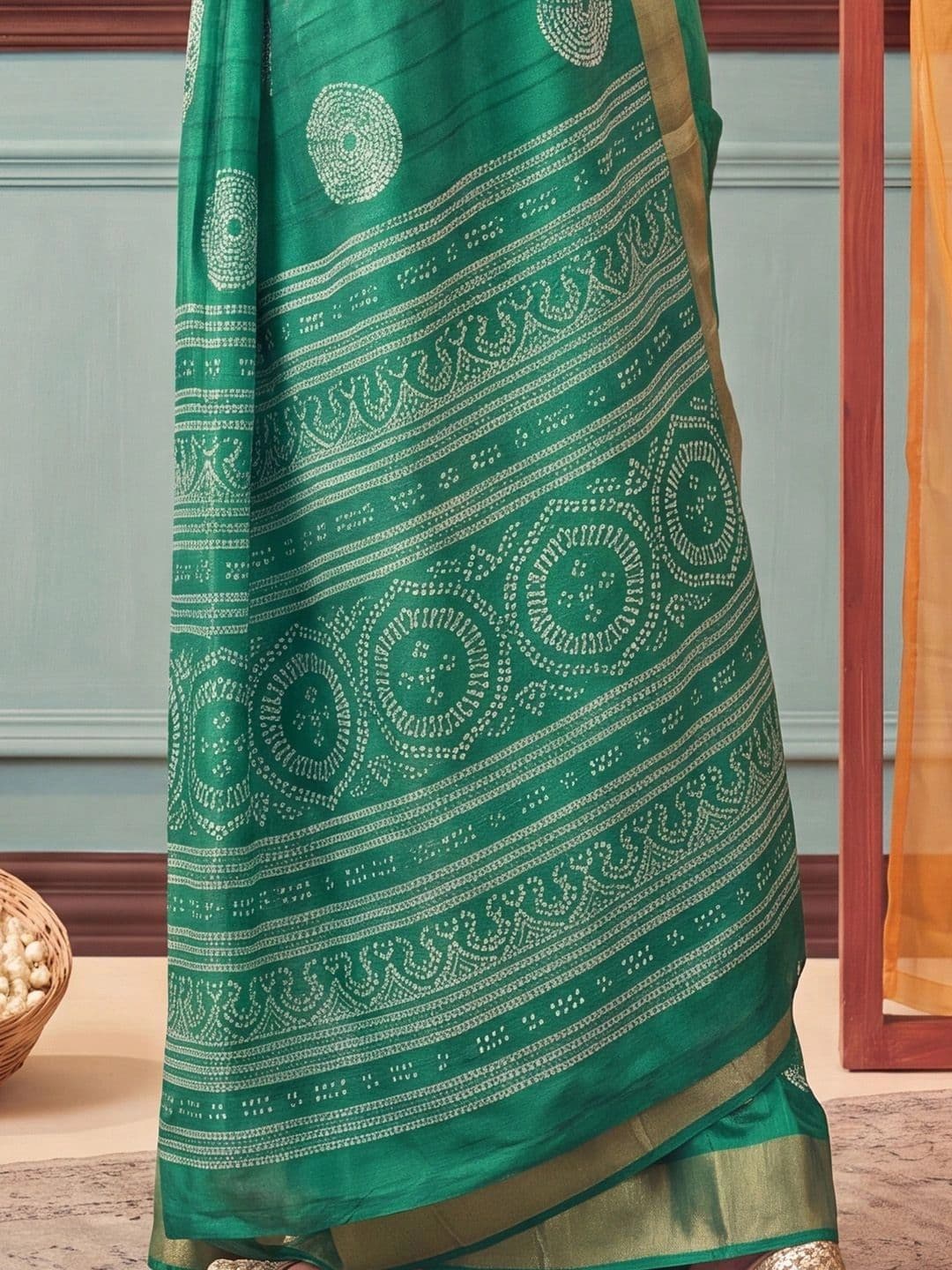 Anouk Bandhani Zari Silk Blend Designer Block Print Saree thumbnail 6
