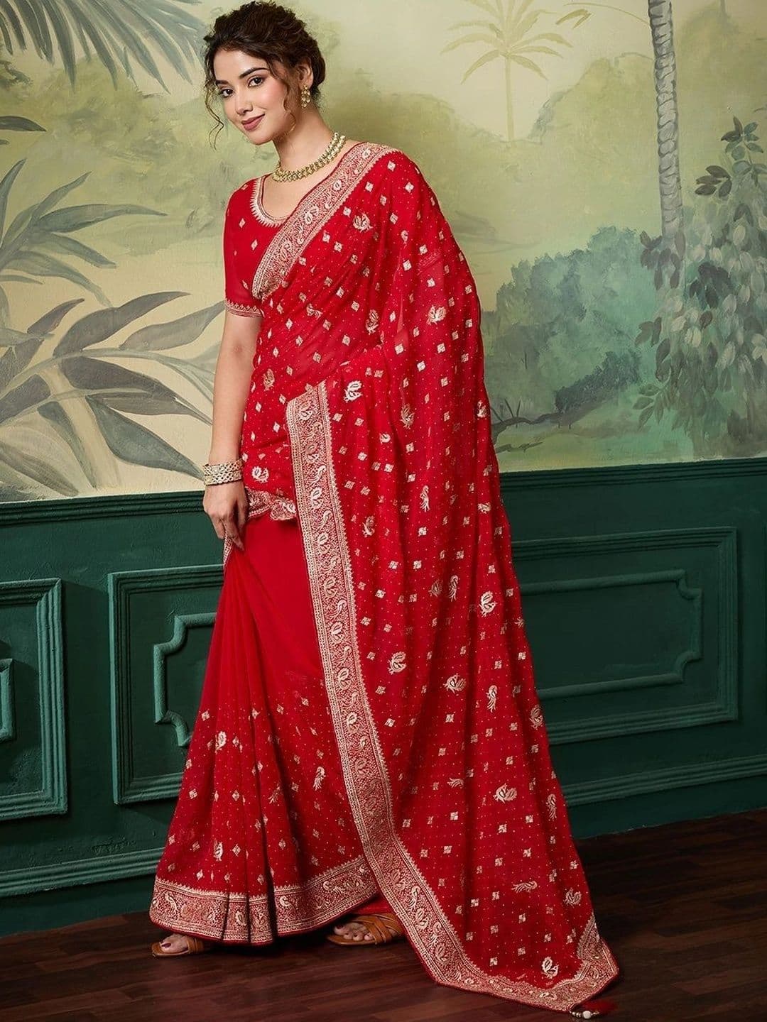 Leelavati Ethnic Motifs Embroidered Pure Chiffon Saree thumbnail 4
