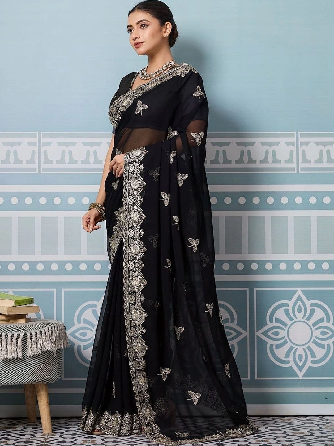 Leelavati Women Ethnic Motifs Embroidered Pure Georgette Saree thumbnail 2