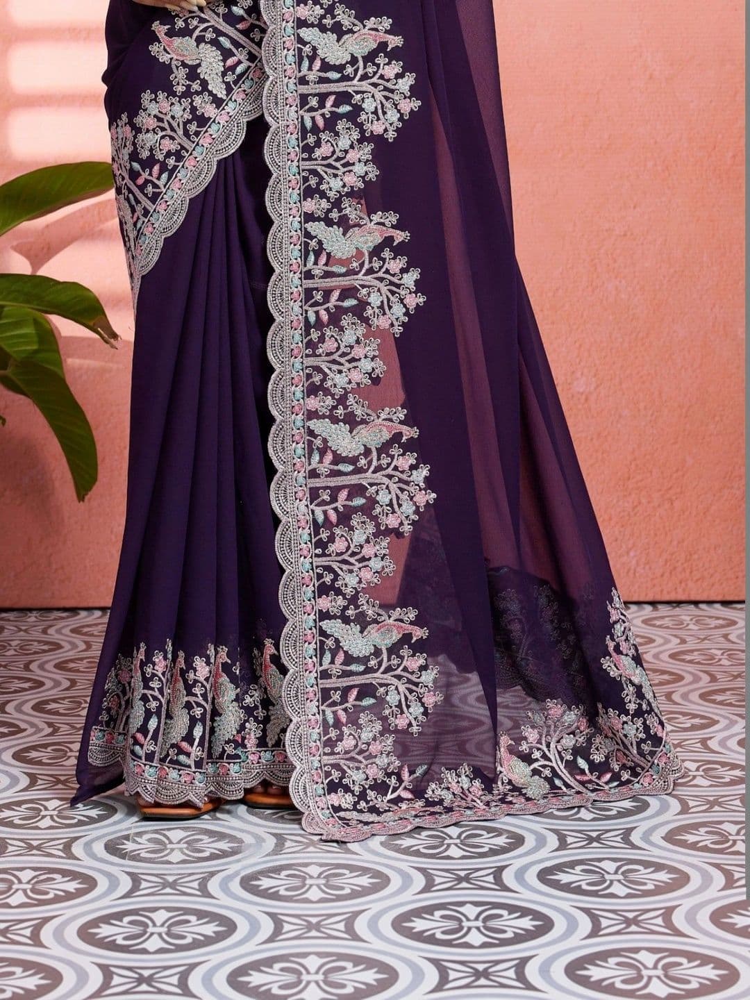 Leelavati Floral Embroidered Pure Chiffon Saree thumbnail 7