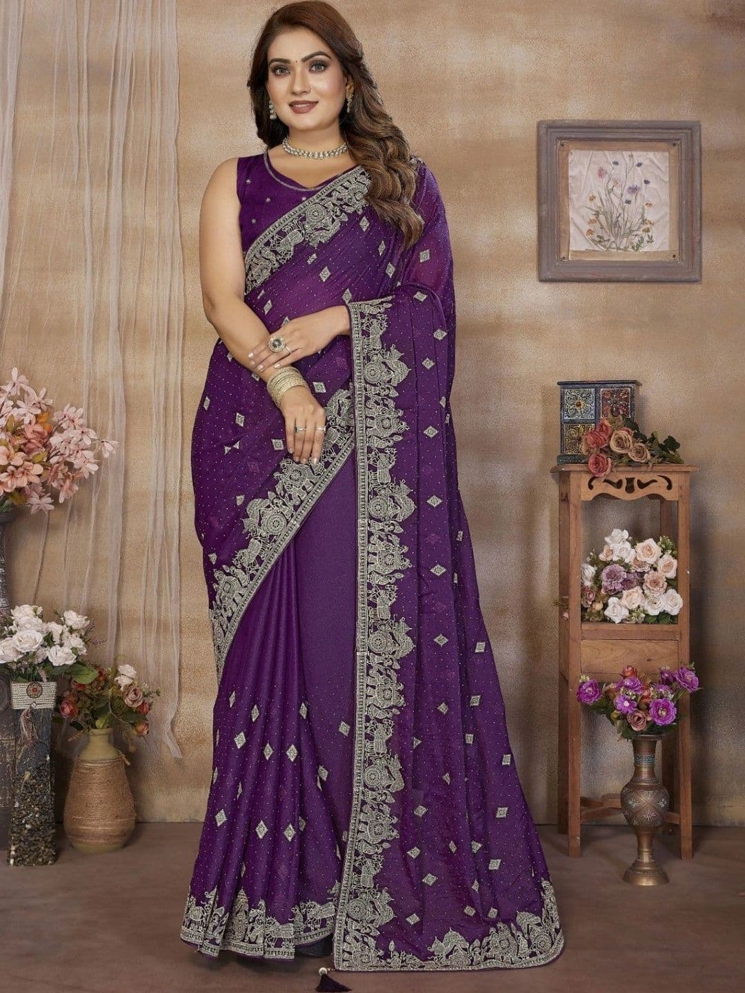 Leelavati Ethnic Motifs Embroidered Pure Georgette Saree thumbnail 6