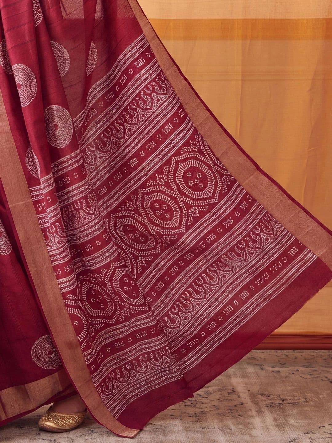 Anouk Bandhani Zari Silk Blend Designer Block Print Saree thumbnail 5