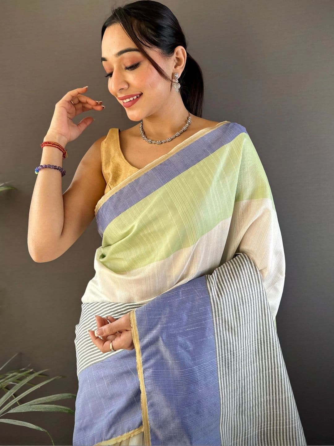 DIVASTRI Striped Zari Silk Cotton Designer Khadi Saree thumbnail 4