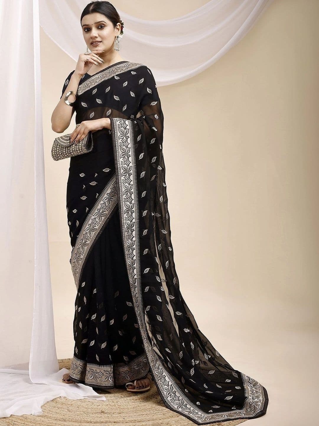 Leelavati Women Ethnic Motifs Printed Pure Georgette Saree thumbnail 6