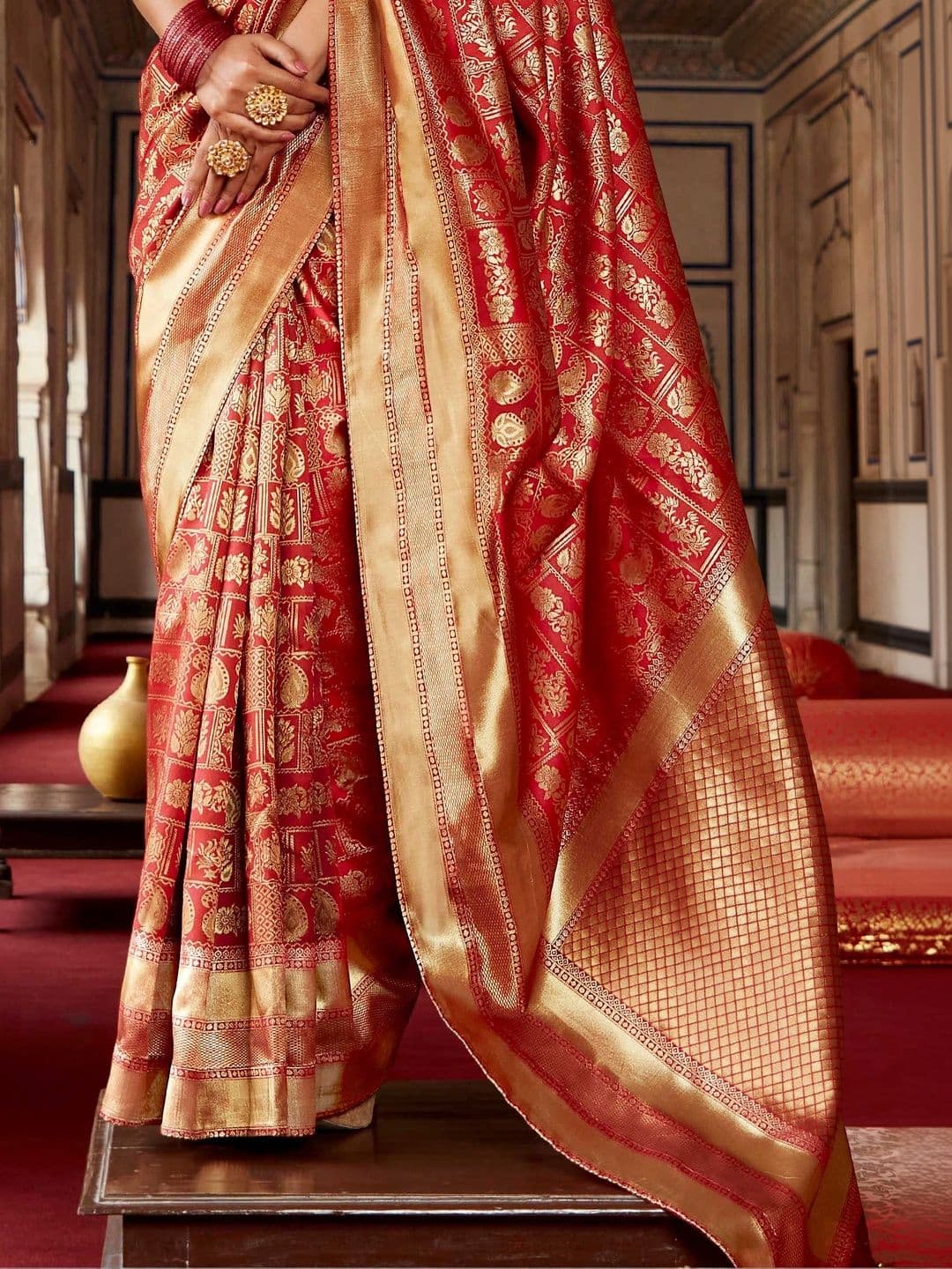 ELINA FASHION & HOME Women Floral Zari Silk Blend Designer Banarasi Saree thumbnail 2