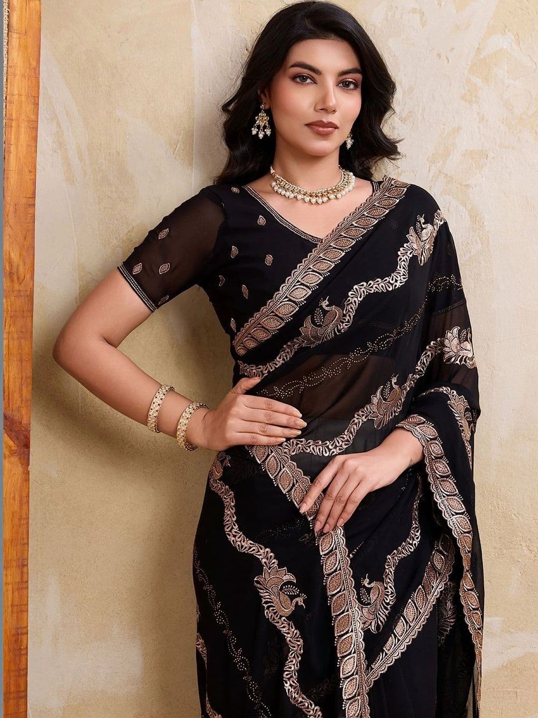 Leelavati Woven Design Embroidered Pure Chiffon Saree thumbnail 5