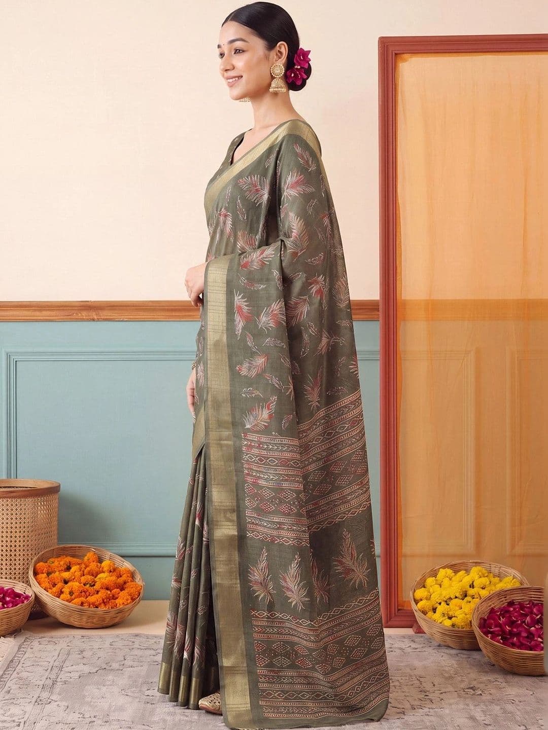 Anouk Floral Zari Silk Blend Designer Saree thumbnail 5