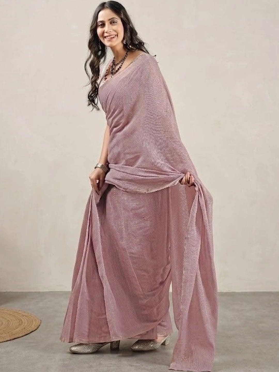 aeriebier Women Woven Design Zari Maheshwari Saree - view 1