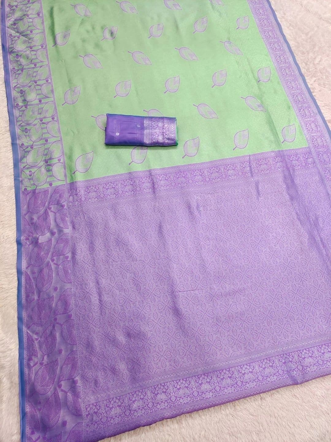 ERIKA Woven Design Zari Silk Blend Designer Banarasi Saree thumbnail 3