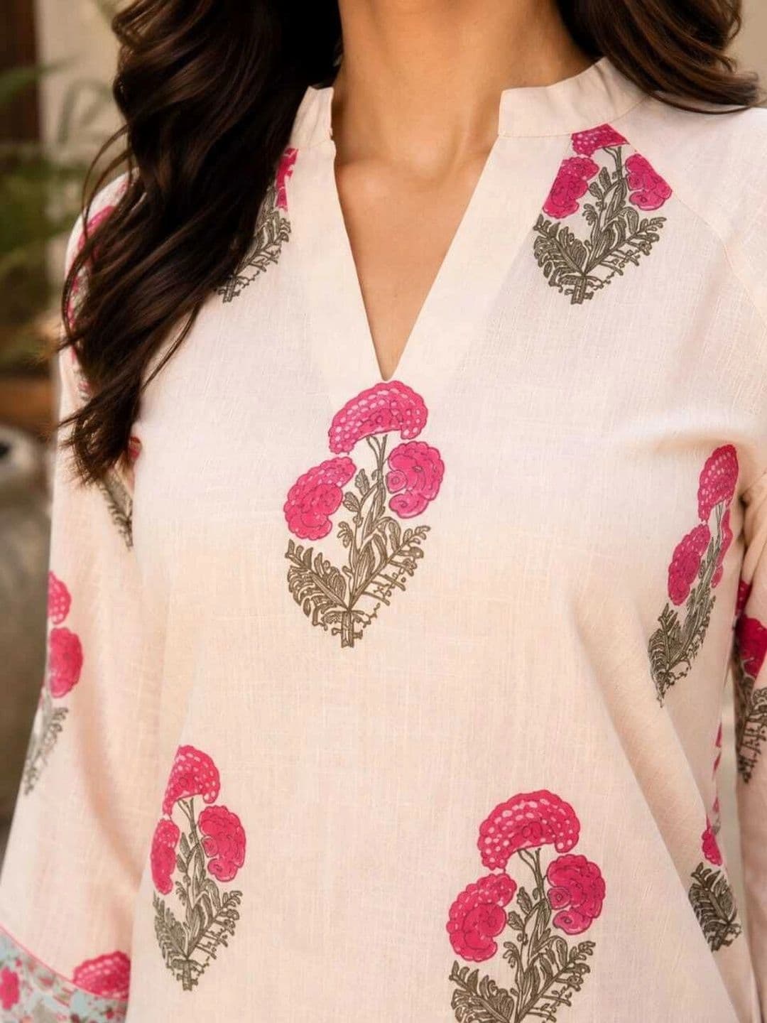 KALINI Women Floral Printed Regular Pure Cotton Kurta with Patiala thumbnail 2
