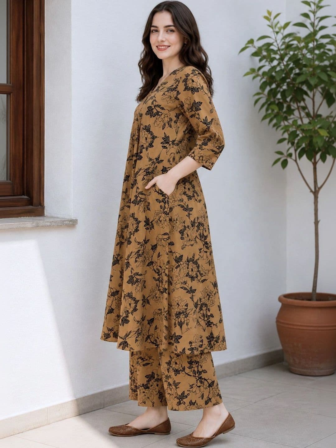 NEW ETHNIC 4 YOU Women Floral Printed Regular Kurta with Trousers thumbnail 2