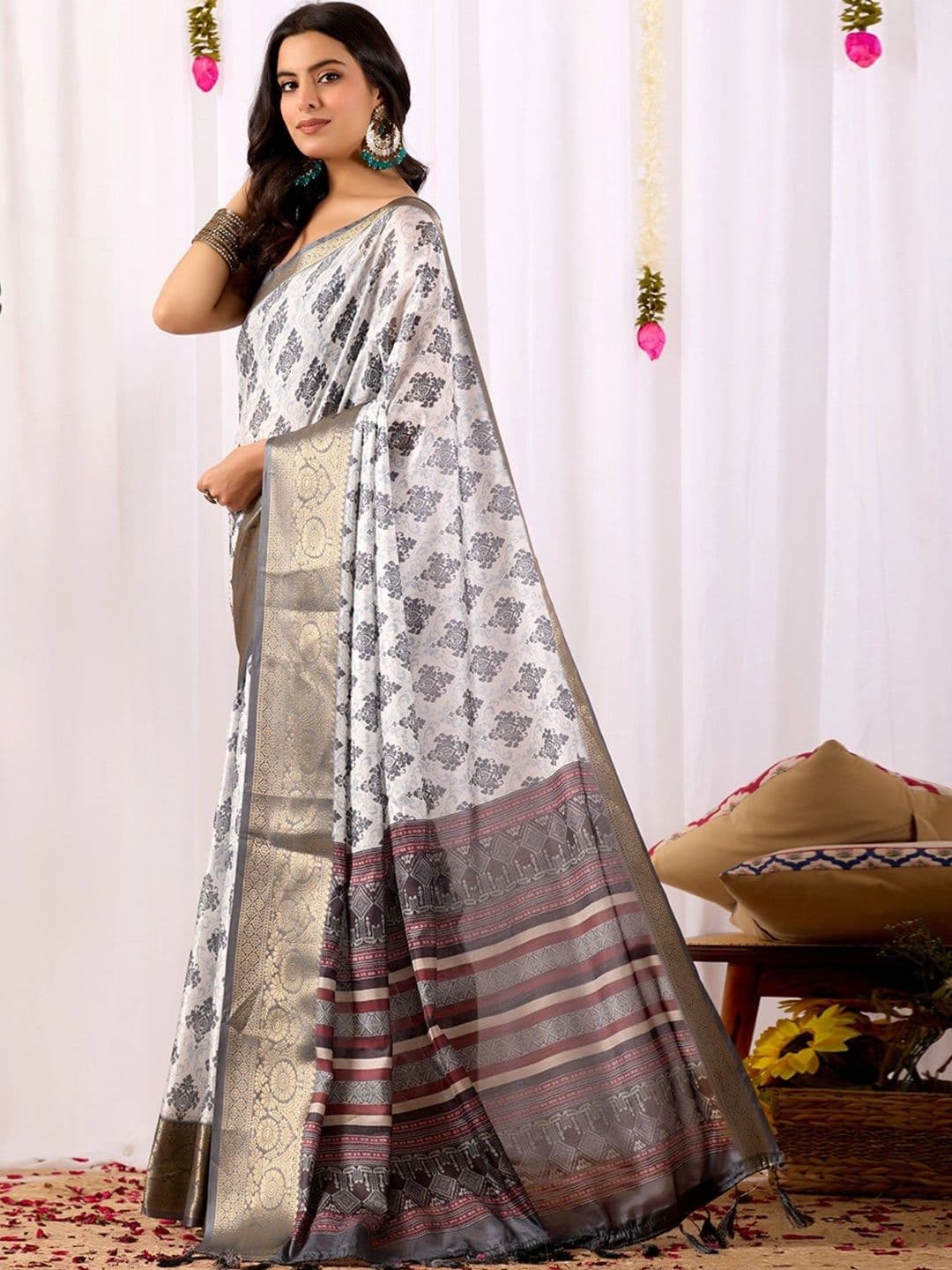 LeeliPeeri Designer Ethnic Motifs Zari Silk Blend Designer Saree thumbnail 6