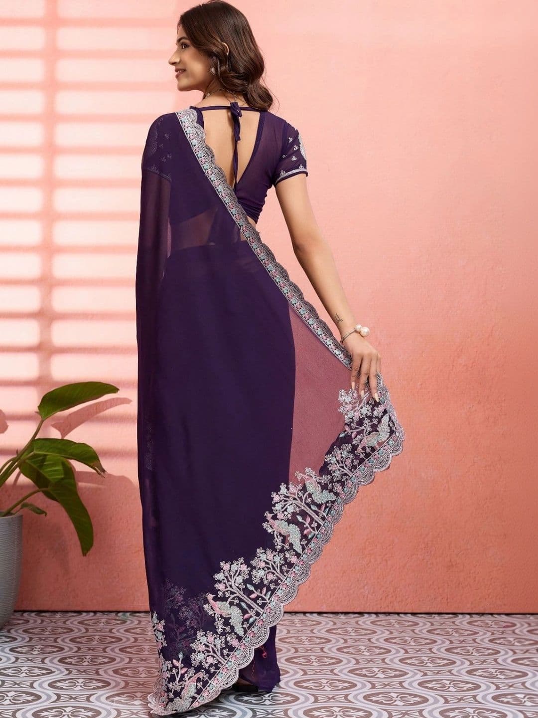 Leelavati Floral Embroidered Pure Chiffon Saree thumbnail 4