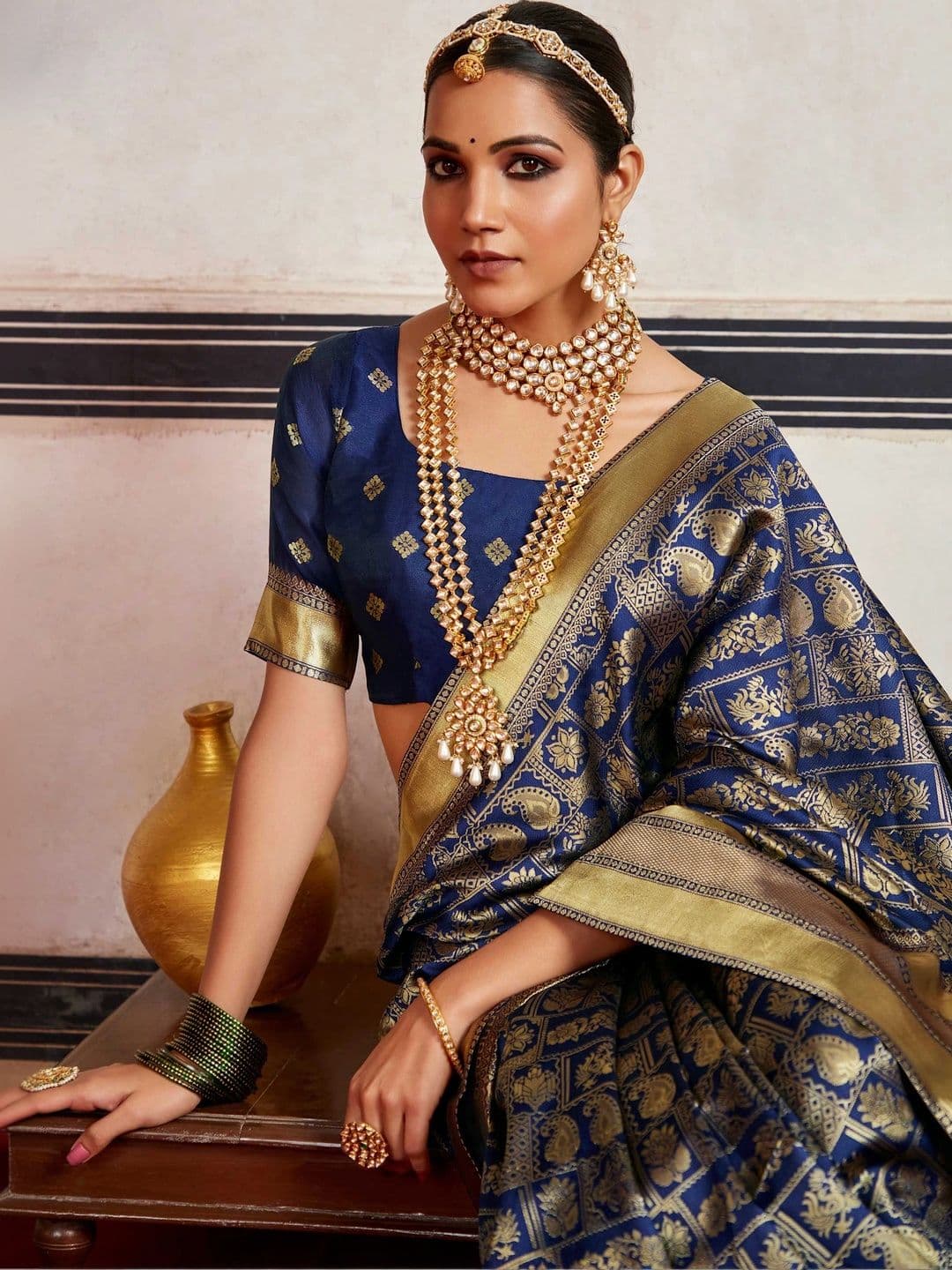 ELINA FASHION & HOME Woven Design Zari Silk Blend Designer Banarasi Saree thumbnail 5