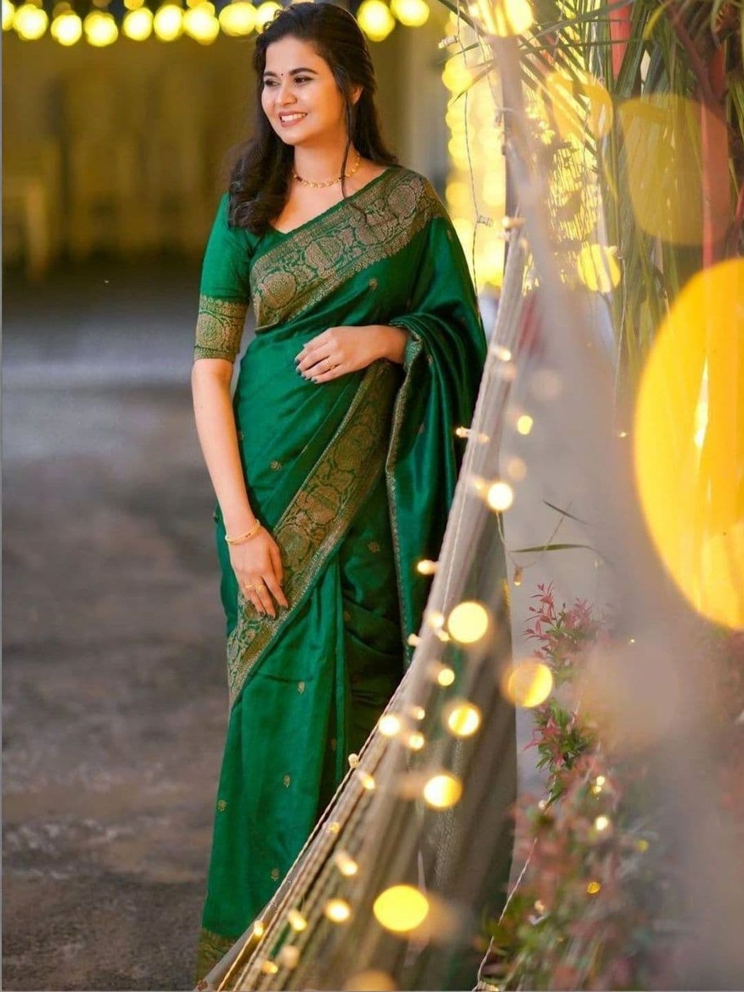 all about you Woven Design Zari Silk Blend Heavy Work Kanjeevaram Saree thumbnail 4