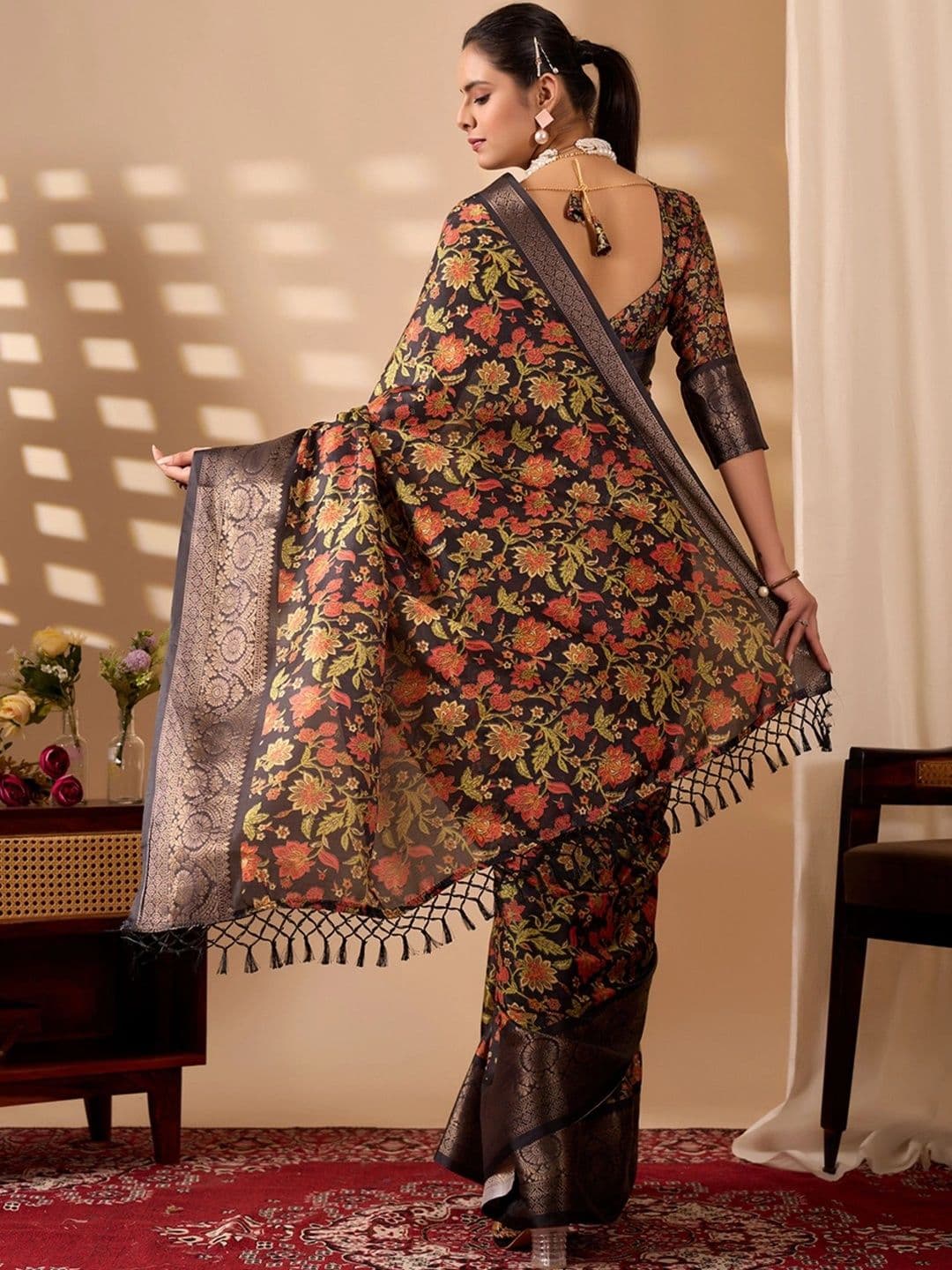 LeeliPeeri Designer Floral Zari Silk Blend Designer Saree thumbnail 2