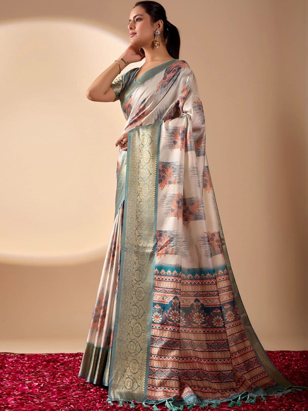 LeeliPeeri Designer Floral Zari Silk Blend Designer Saree thumbnail 4