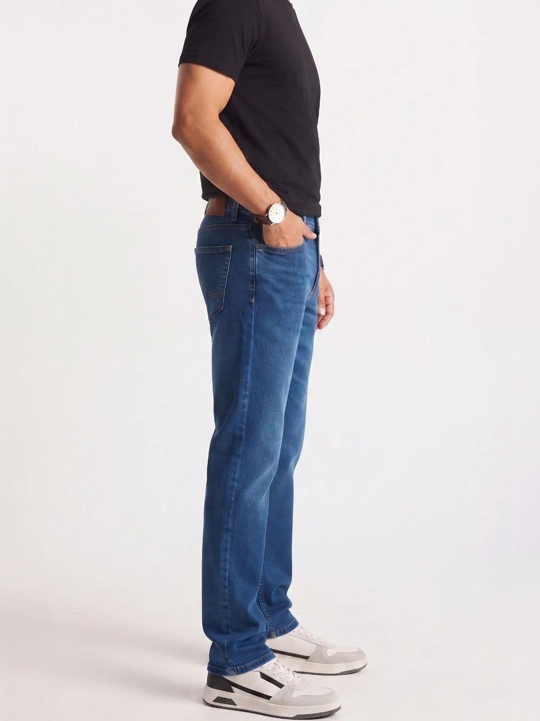 zayla Men Jean Regular Fit Mid-Rise Light Fade Stretchable Jeans thumbnail 3