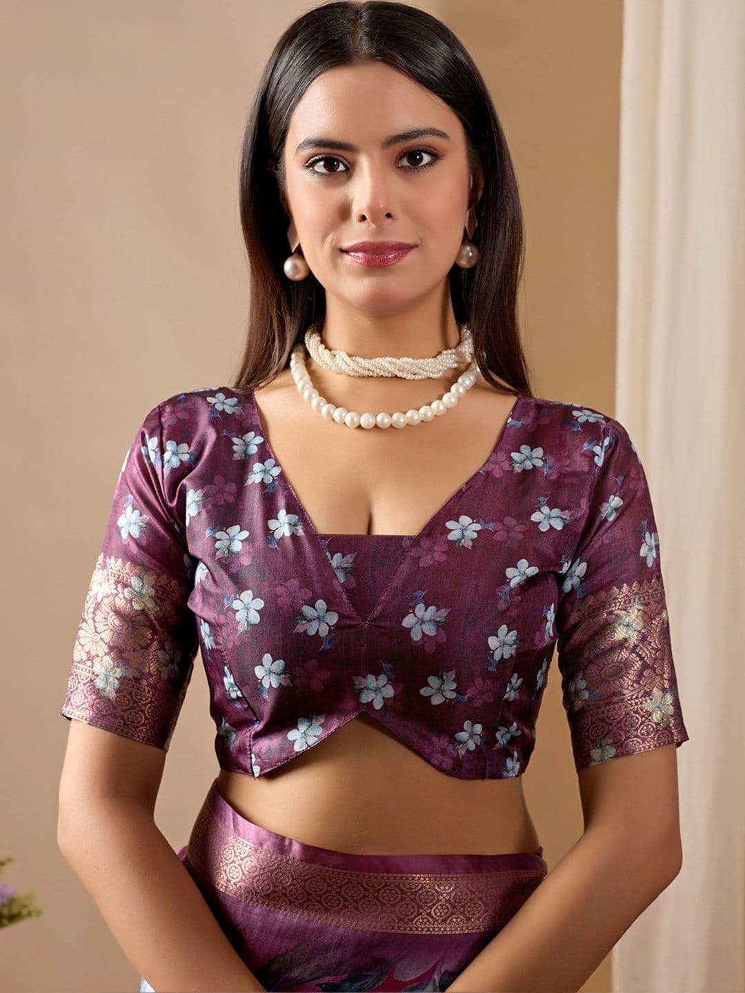 LeeliPeeri Designer Floral Zari Silk Blend Designer Saree thumbnail 7