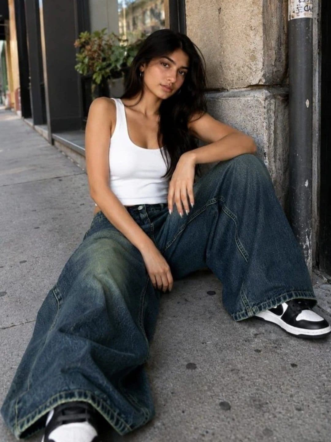 ESLITA Women High-Rise Light Fade Jeans thumbnail 3