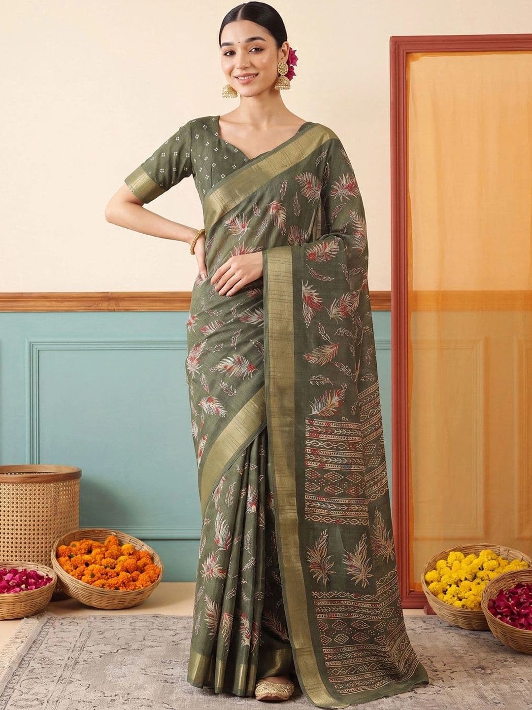 Anouk Floral Zari Silk Blend Designer Saree thumbnail 7