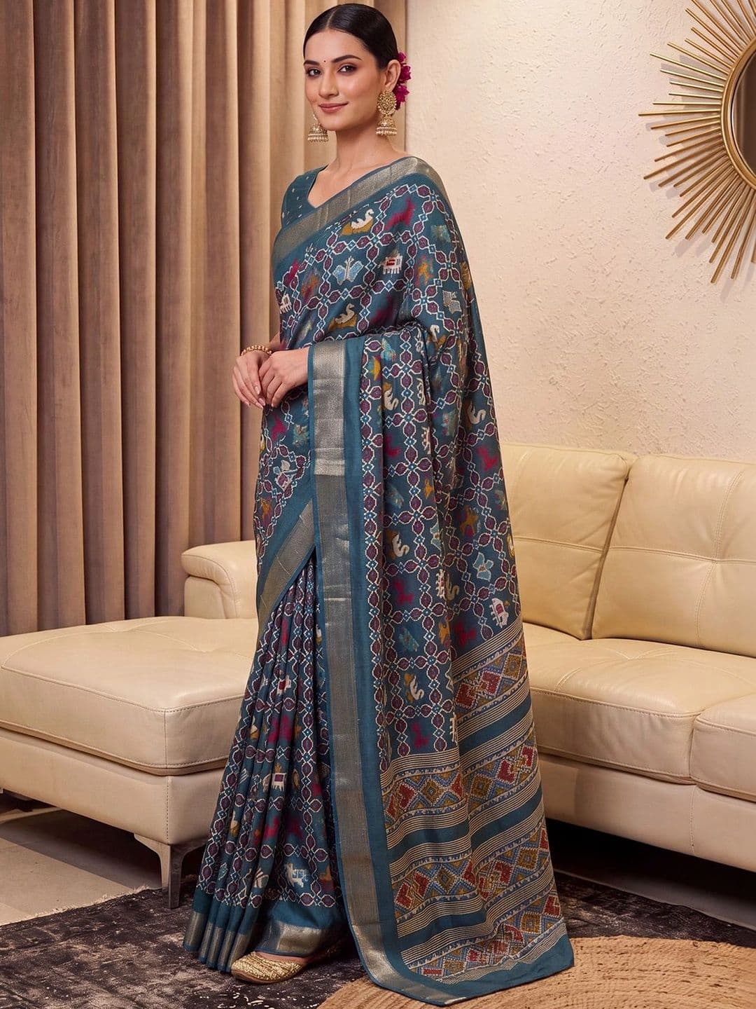 Anouk Ethnic Motifs Zari Silk Blend Designer Patola Saree thumbnail 4