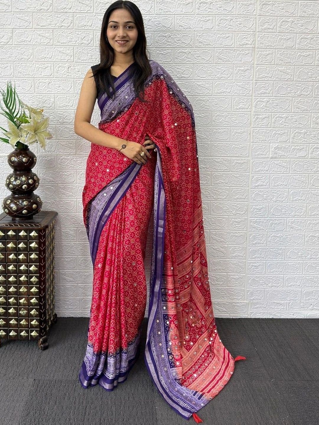 FABBRITY Bandhani Mirror Work Pure Cotton Designer Saree thumbnail 5