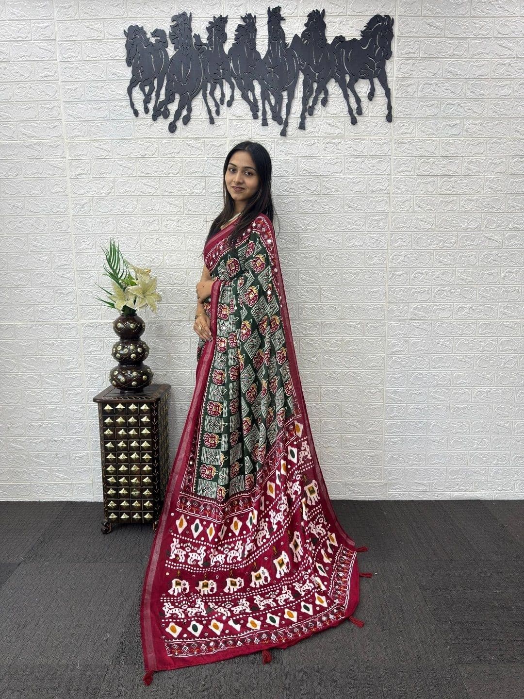 FABBRITY Embellished Mirror Work Pure Cotton Designer Saree thumbnail 3