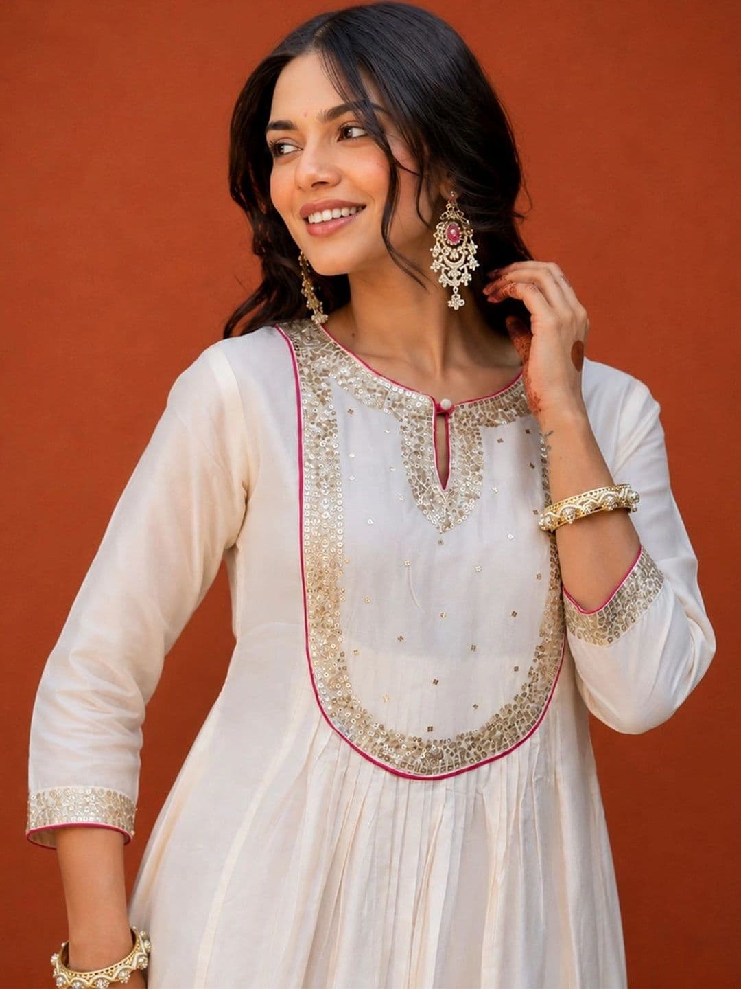Sangria Women Floral Embroidered Regular Chanderi Silk Kurta with Trousers & With Dupatta thumbnail 2