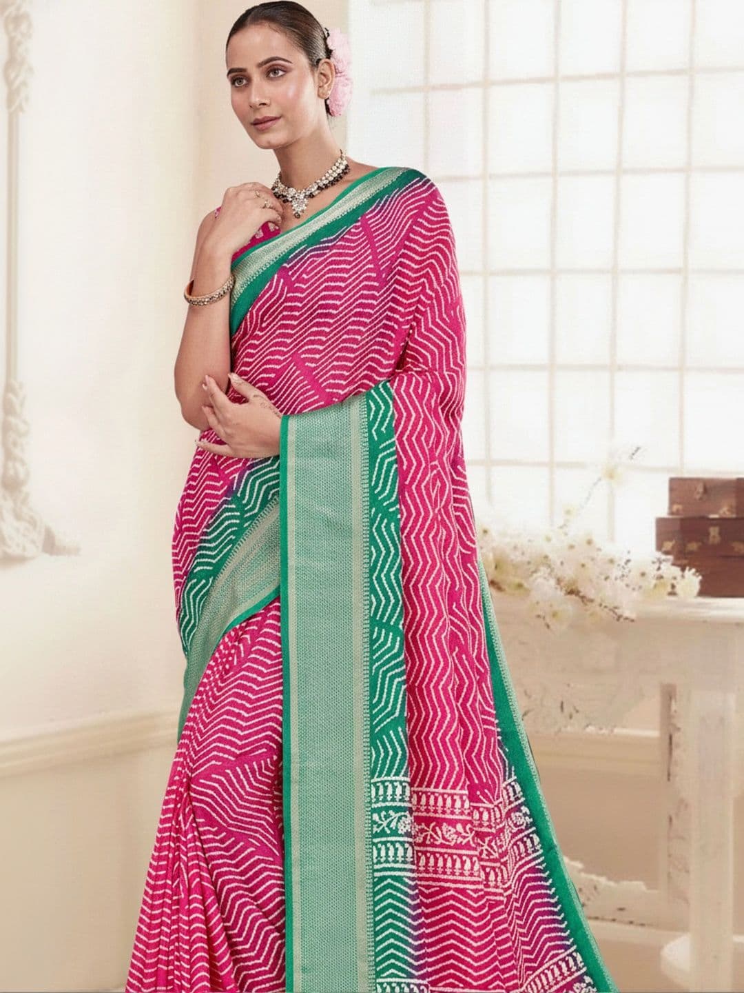ELINA FASHION & HOME Jacquard Woven Silk Saree thumbnail 2