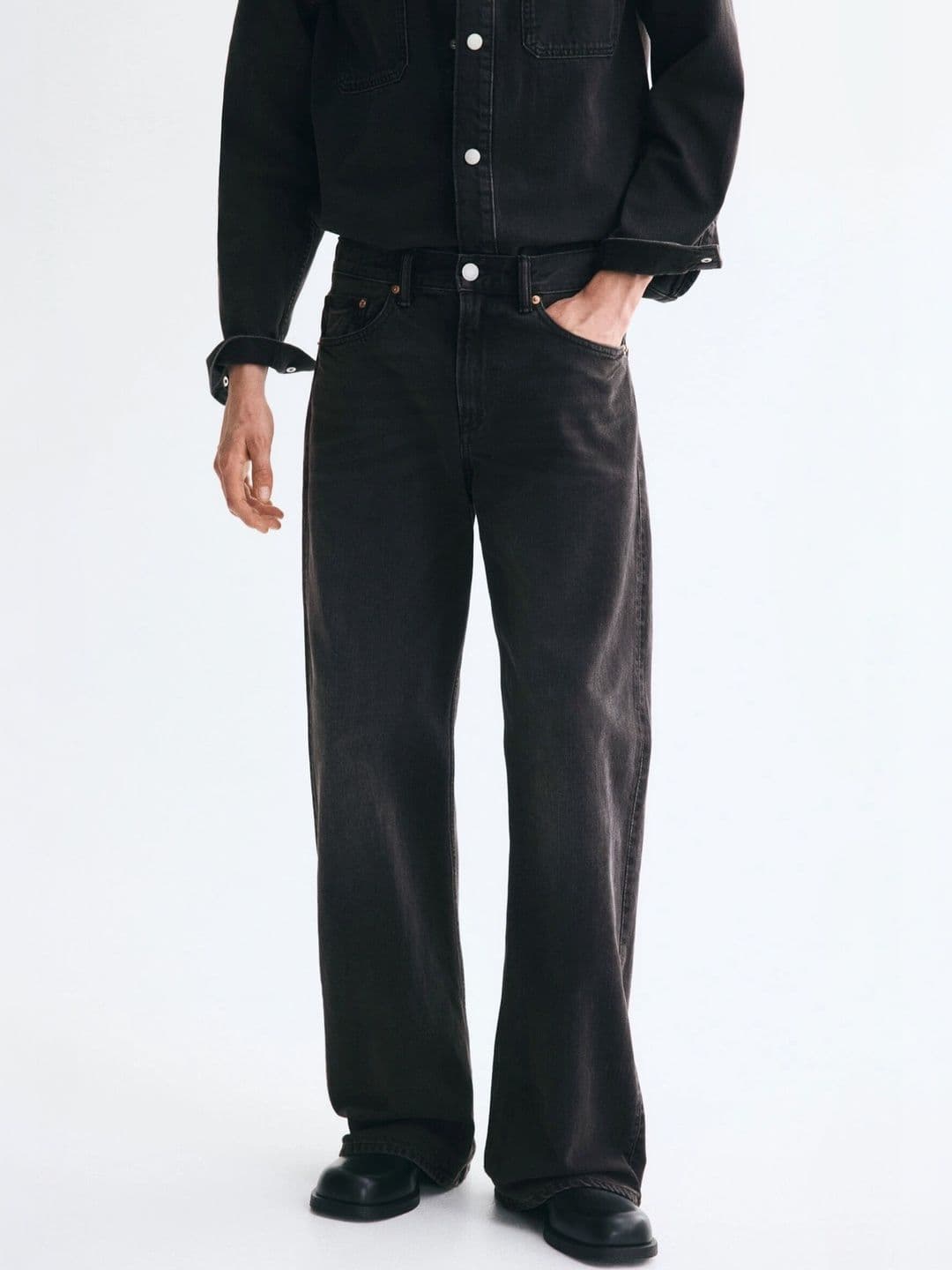 H&M Men Low Distress Jeans thumbnail 4