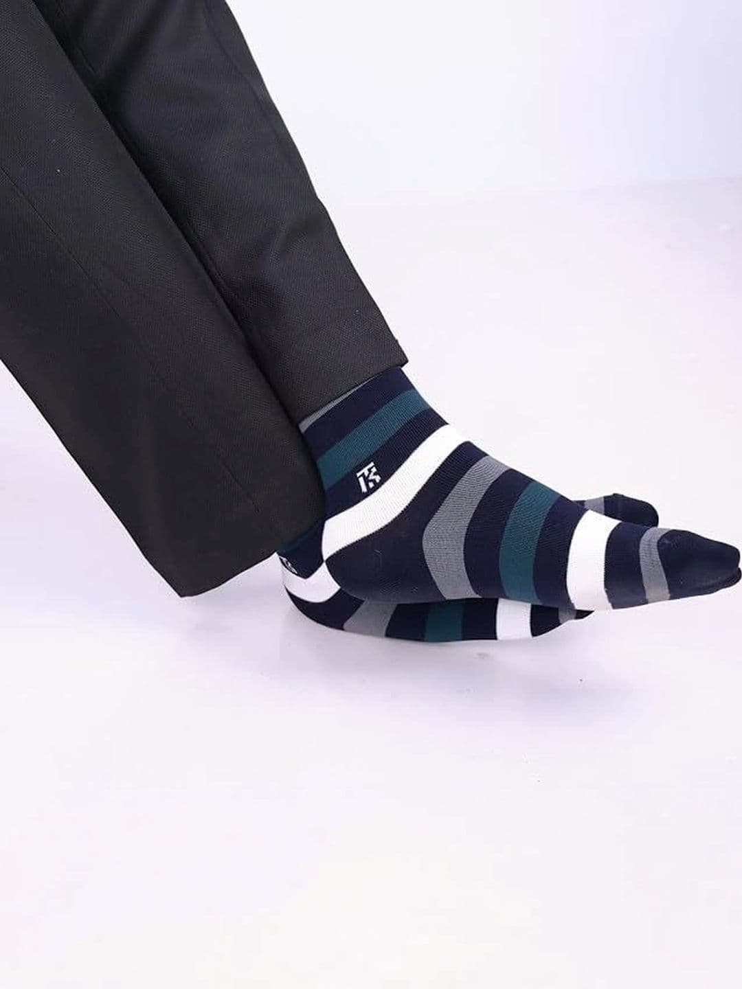 Kikitoes Men Pack of 2 Assorted Striped Calf Length Socks thumbnail 4