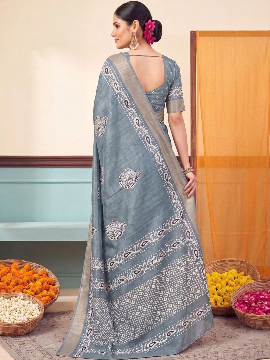 Anouk Batik Zari Silk Blend Designer Block Print Saree thumbnail 2