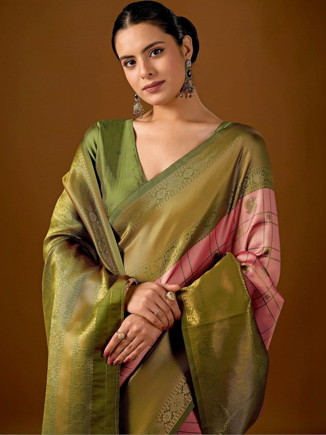 ERIKA Ethnic Motifs Zari Silk Blend Designer Kanjeevaram Saree thumbnail 4