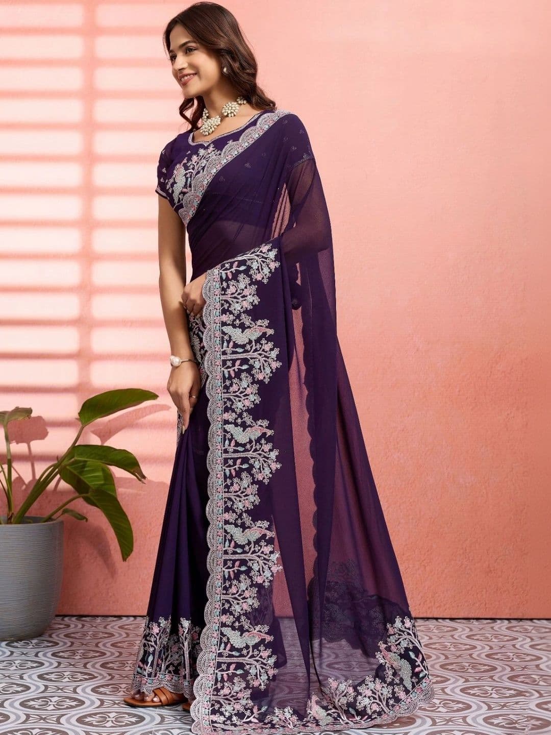Leelavati Floral Embroidered Pure Chiffon Saree thumbnail 5